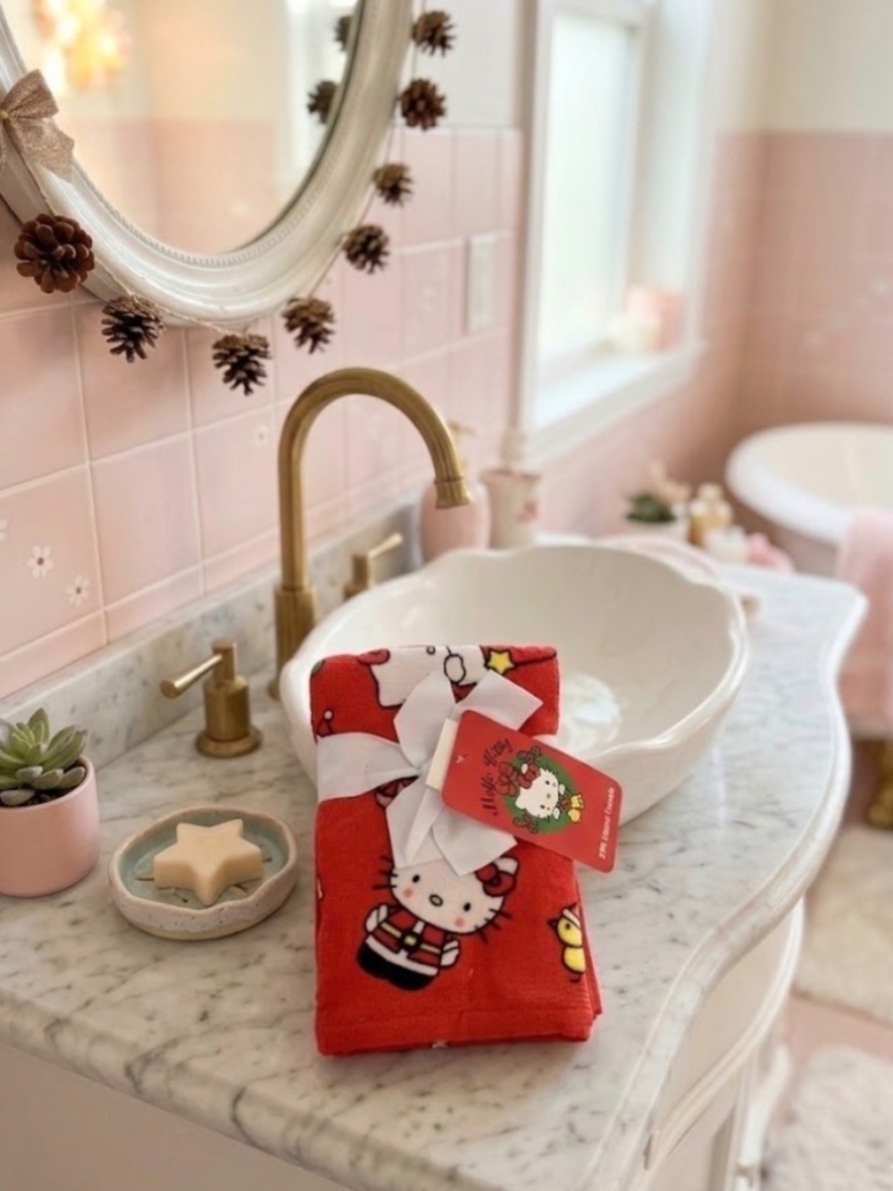 NWT- Hello Kitty Christmas Holiday Red Hand Towels 2 Pack Set 16x26
